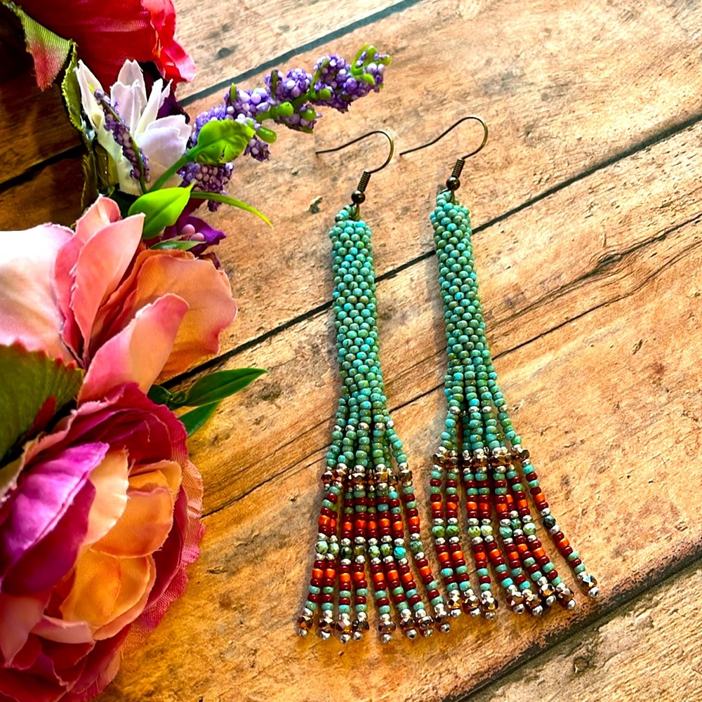 Twister beaded earring